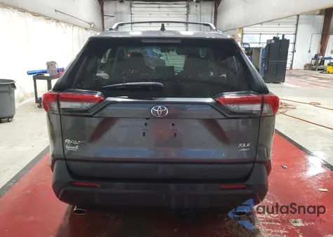 2022 Toyota Rav4 Xle Premium z USA, uszkodzony, nr VIN 2T3A1RFV5NC308827